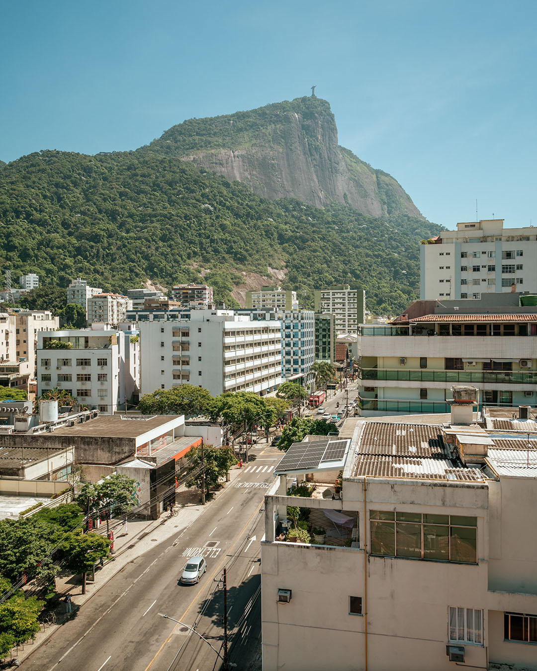 Vista do entorno do escritório MKC Advogados, com o Cristo Redentor ao fundo